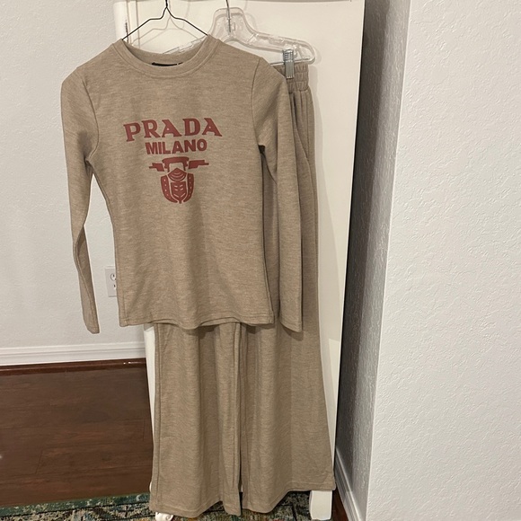 Set - Picture 1 of 10